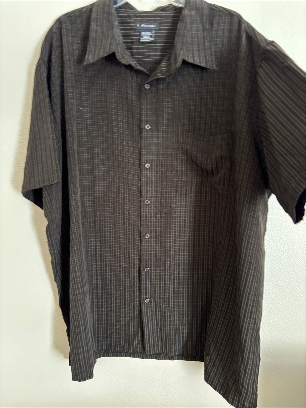 jf j.ferrar Men's Dark Brown Pinstripe Short-Sleeve Button-Up Shirt